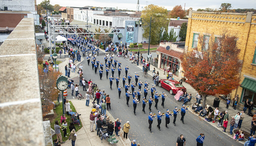Asheboro High school marching band performs on Sunset Street (PJ WARD-BROWN/NORTH STATE JOURNAL)