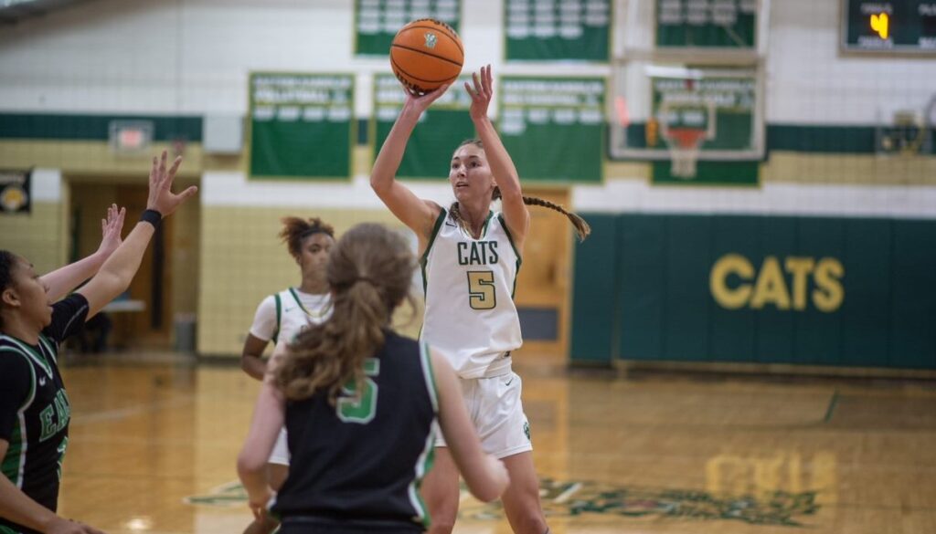 ER girls Brecken Snotherly shoots v UCA 2023