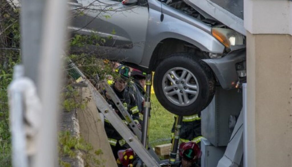 Asheboro Verizon store accident April2023