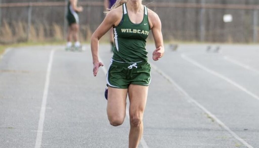 ER runner Brecken Snotherly 2022 track photo